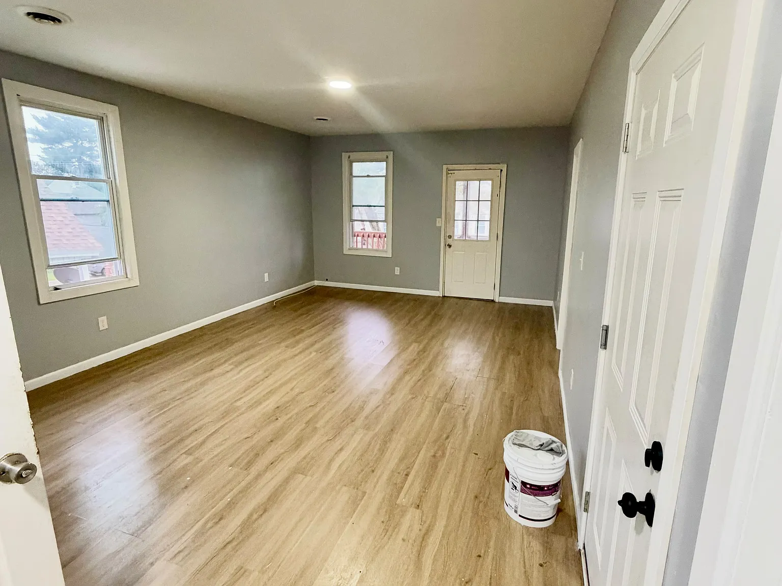 3 bed, 2080 sqft, $1,400 — Photo 3