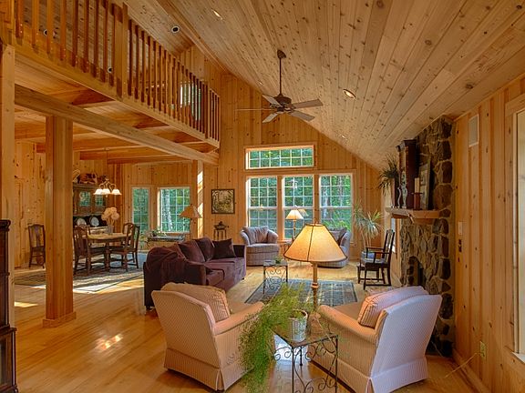 Living Rm, Dinning Rm & Loft