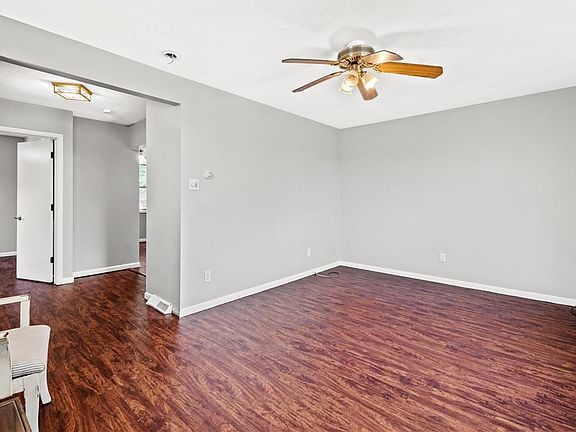 5th image of 143 Claus Ave