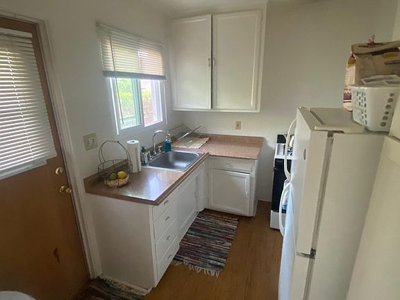 3rd image of 2233 Garnet Ave