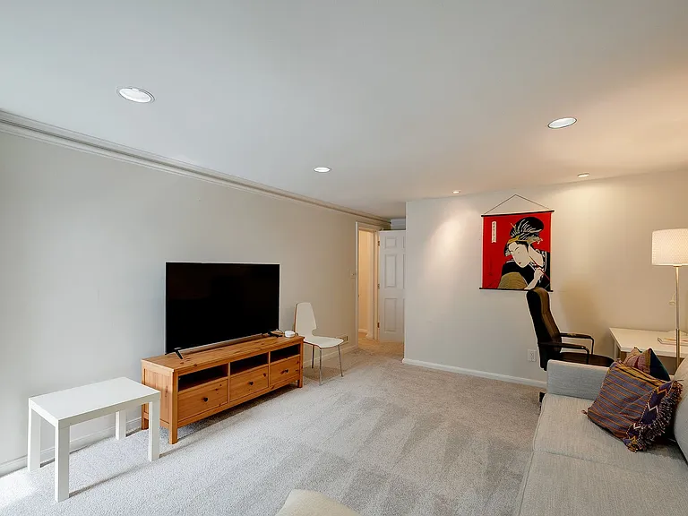 9420 Holland Ave — Photo 41