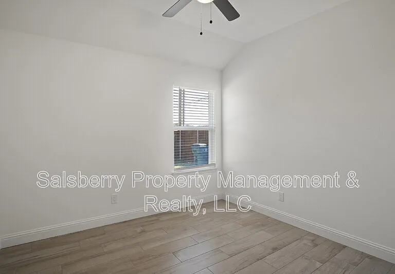338 S 3rd St — Photo 18