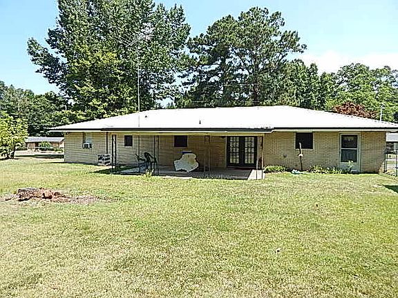 3rd image of 1004 Pinehurst Dr