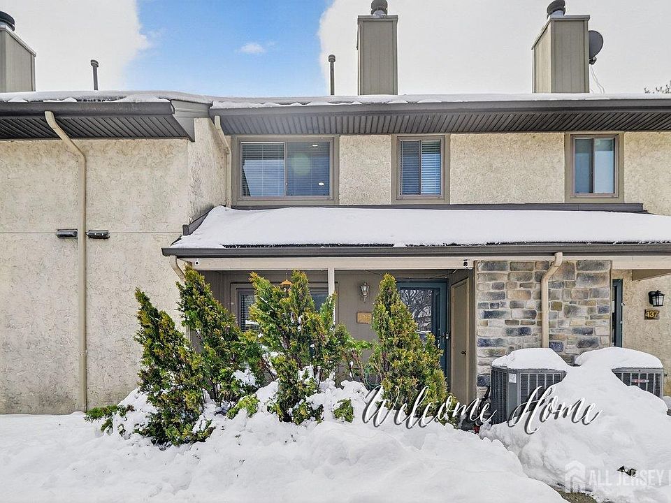 1st image of 136 Hampshire Dr