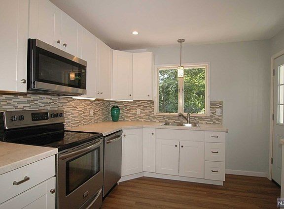 2nd image of 409 Biglow Ln