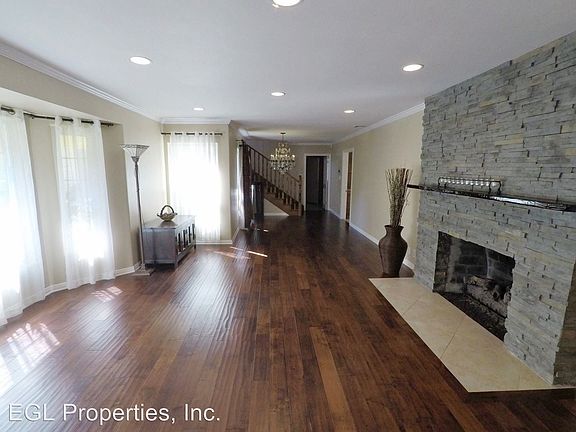 5th image of 23031 Sylvan St