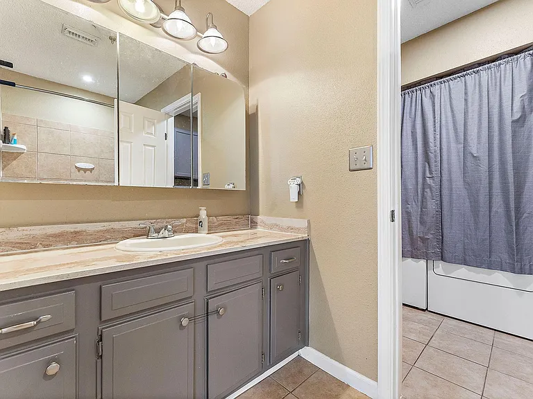 2419 Briarwest Blvd — Photo 11
