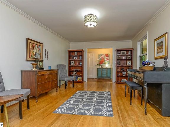 5th image of 200 Melbourne Ln