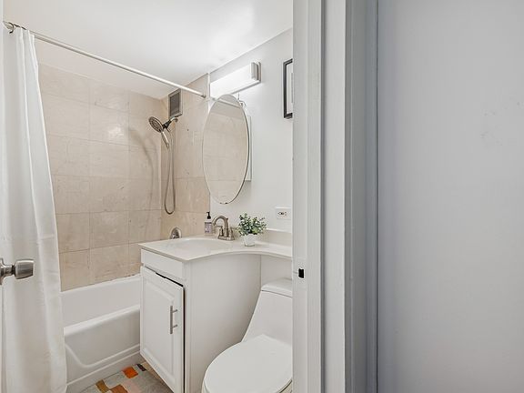 5th image of 200 E 58th St APT 10F