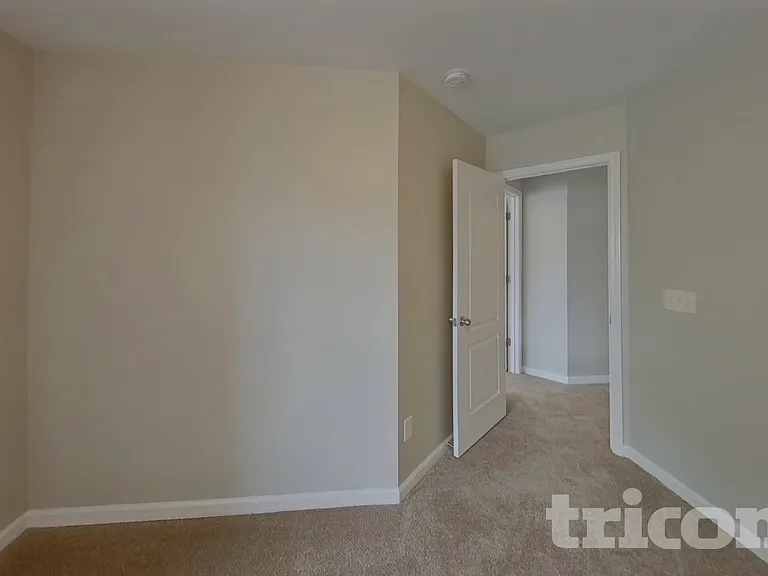 527 W Saddletree Dr — Photo 11