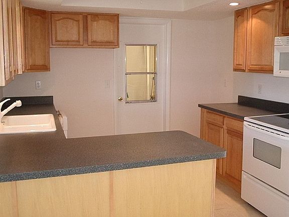 3rd image of 8891 Berkley Ct