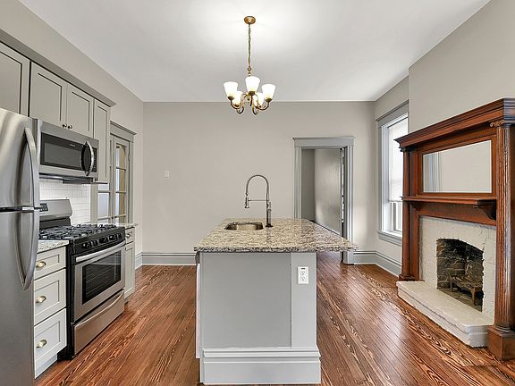 3rd image of 2903 Victor St #A