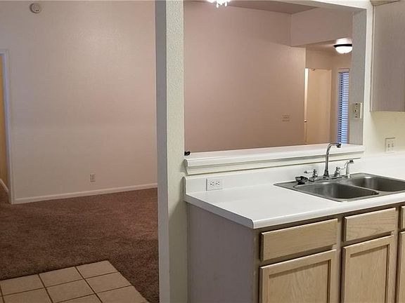3rd image of 230 Briarstone Dr