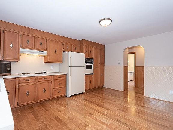 5th image of 6 Fairview Park Rd