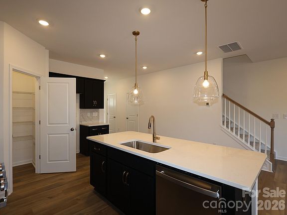 3rd image of 1152 Overbrook Pl
