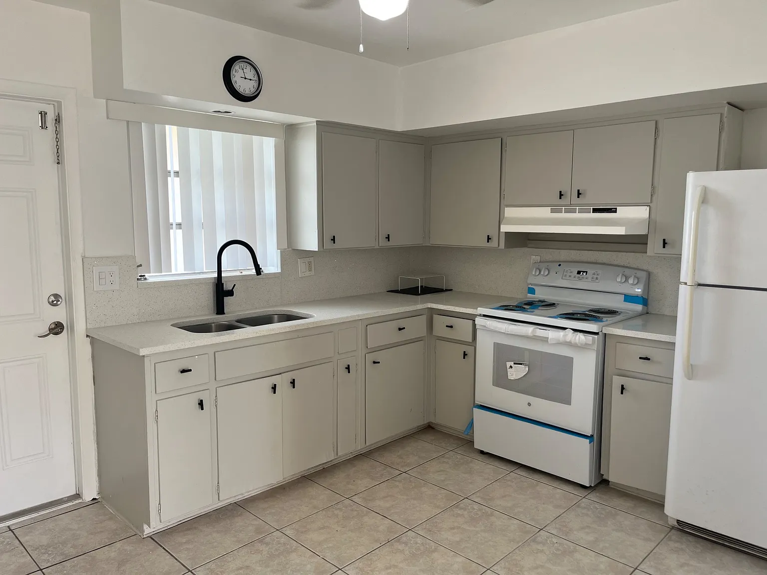2 bed, 1000 sqft, $2,500 — Photo 2