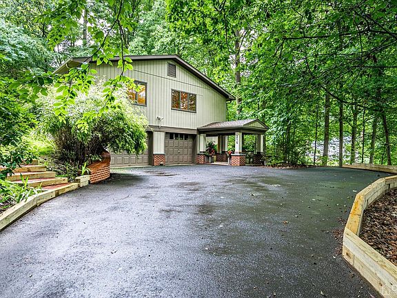 3rd image of 214 Deepdale Dr