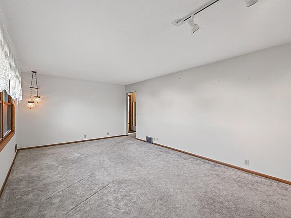 4th image of 3725 Lincoln St NE