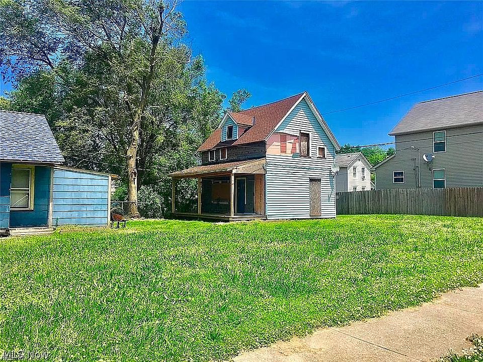 2nd image of 1926 W 64th Pl