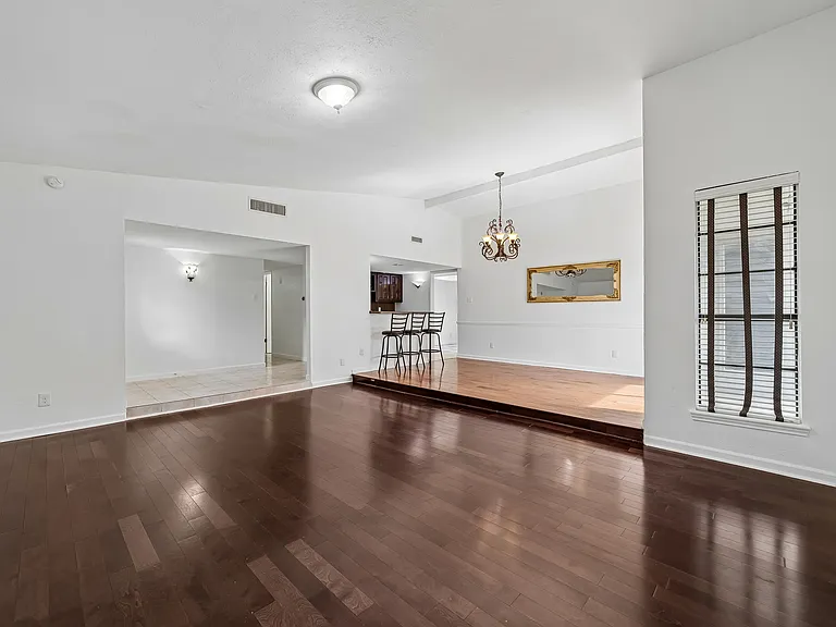10239 Green Ash Rd — Photo 5