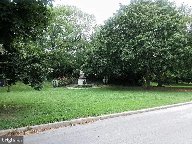 2012 Mount Royal Ter — Photo 43