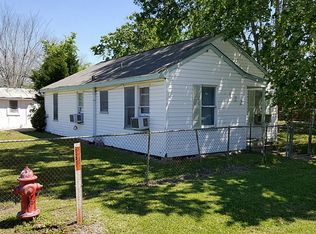 122 W Bernard St, West Columbia, TX 77486