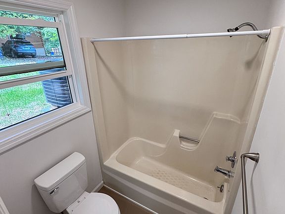 5th image of 1595 Soco Rd APT 10