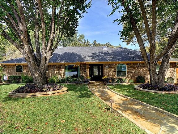 3rd image of 3020 Hillcrest Ct