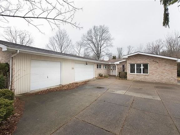 2nd image of 2724 Country Club Blvd