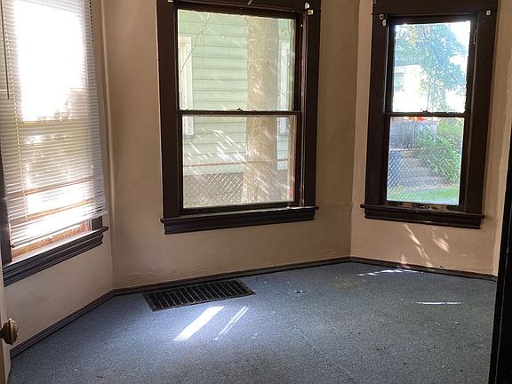 5th image of 691 S Irvine Ave APT 1