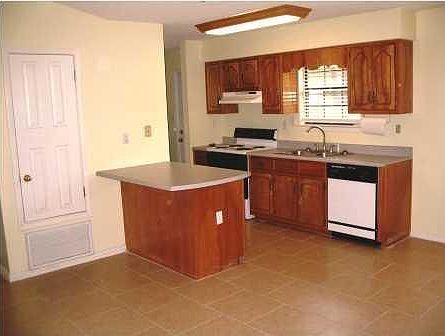 2nd image of 604 General Ledbetter Pl