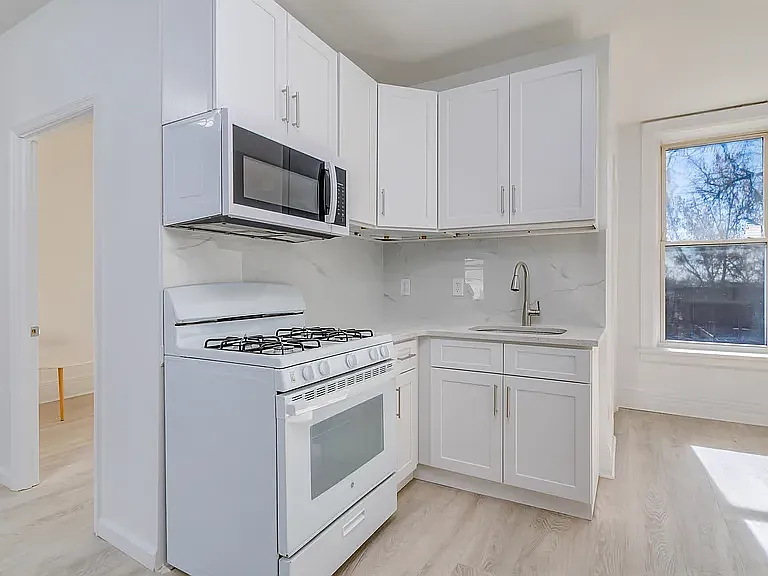 298 Princeton Ave #2F