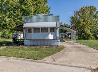 8 Michael Dr, Olmsted Falls, OH 44138