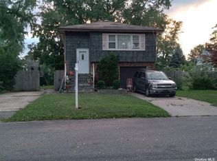 16 Eastwood Ave, Deer Park, NY 11729