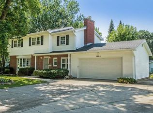 1054 21st St, West Des Moines, IA 50265