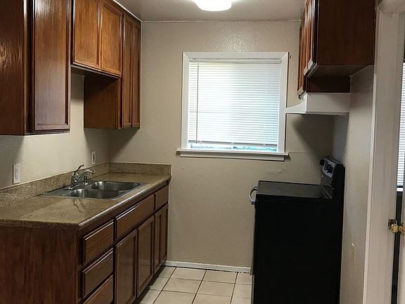 4th image of 2300 High St APT 7
