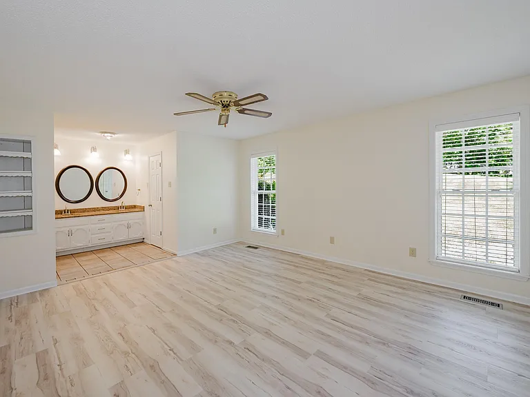 1828 Jacobs Ln — Photo 23