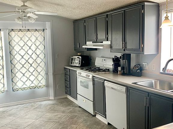Kitchen & Dinette