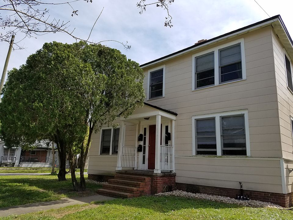 1st image of 2608 College St