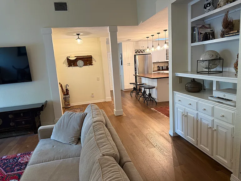 440 Towne Park Trl — Photo 1
