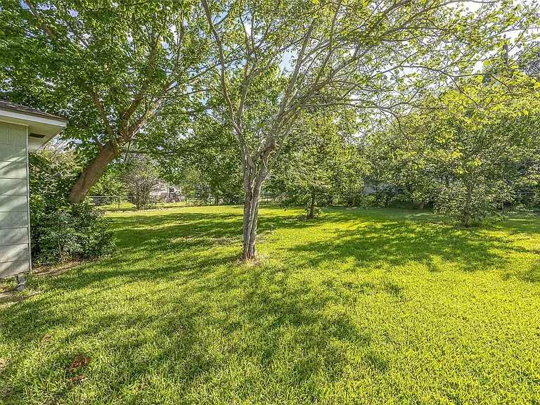 1205 Ewing St — Photo 13