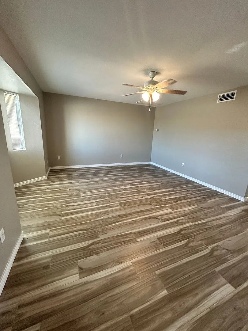 1111 Shorewood Circle — Photo 3