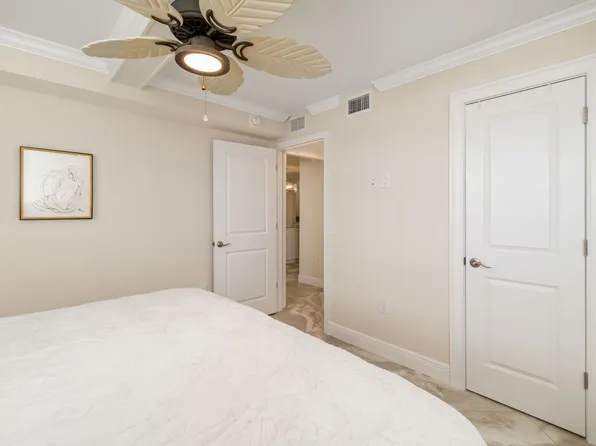 5880 Midnight Pass Rd APT 910, Sarasota, FL 34242