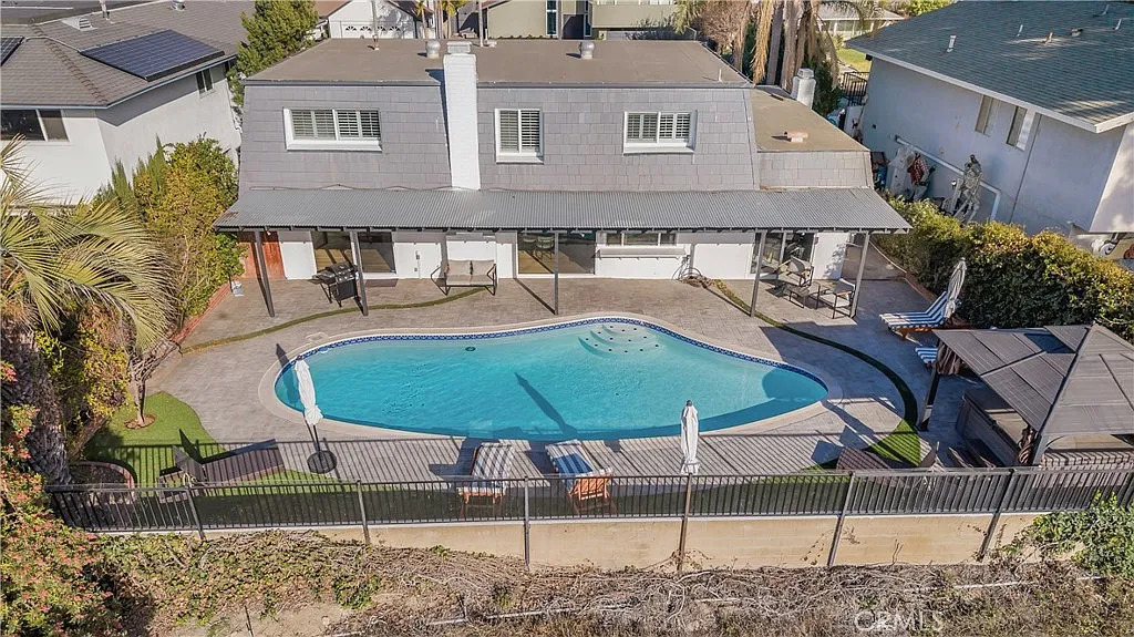 5 bed, 2570 sqft, $20,000 — Photo 2