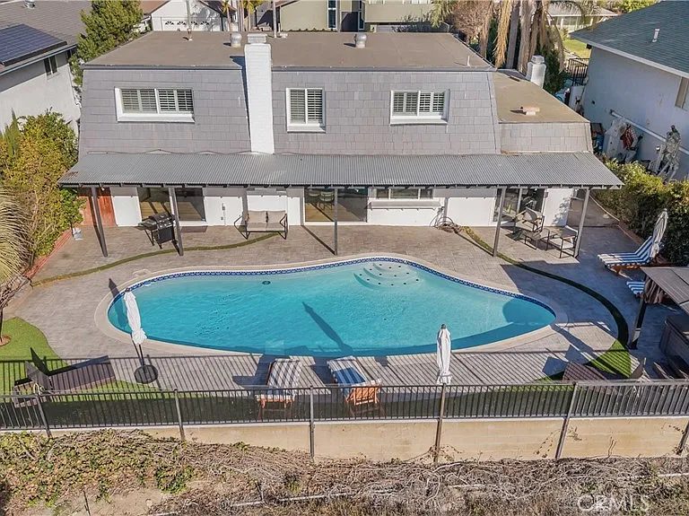 25266 Pacifica Ave — Photo 2