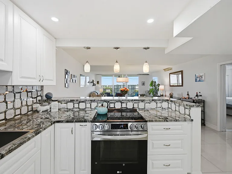 4015 W Palm Aire Dr #1001 — Photo 8