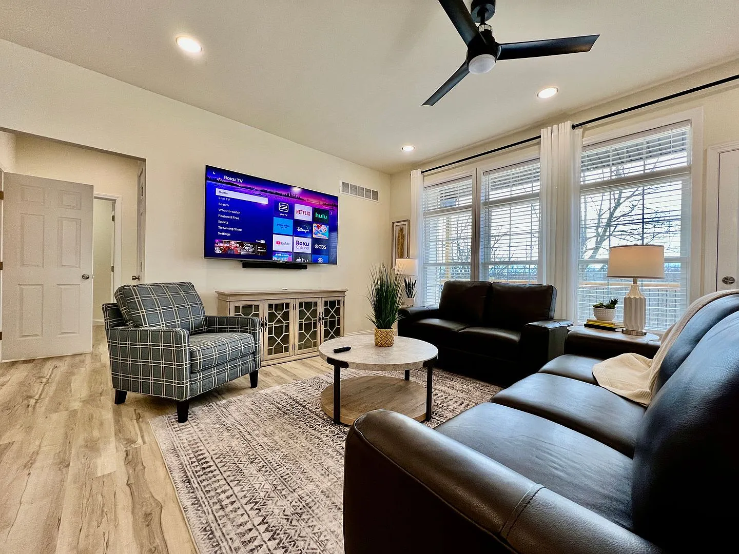Beautiful NEW Ranch Home with a large deck & games — Photo 2
