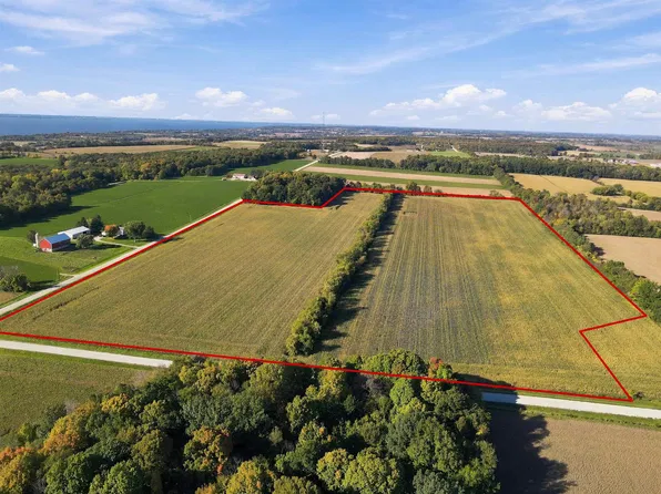 N Tower Rd, Chilton, WI 53014