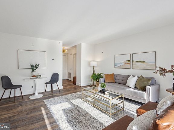5th image of 1600 N Oak St APT 1601