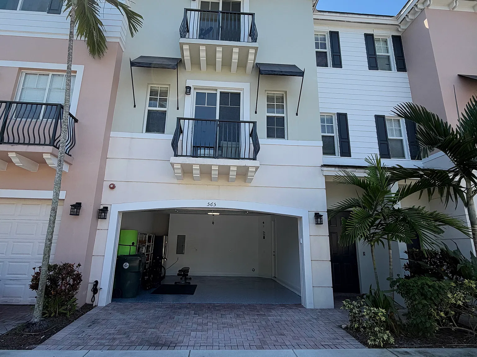 3 bed, 2334 sqft, $5,250 — Photo 3